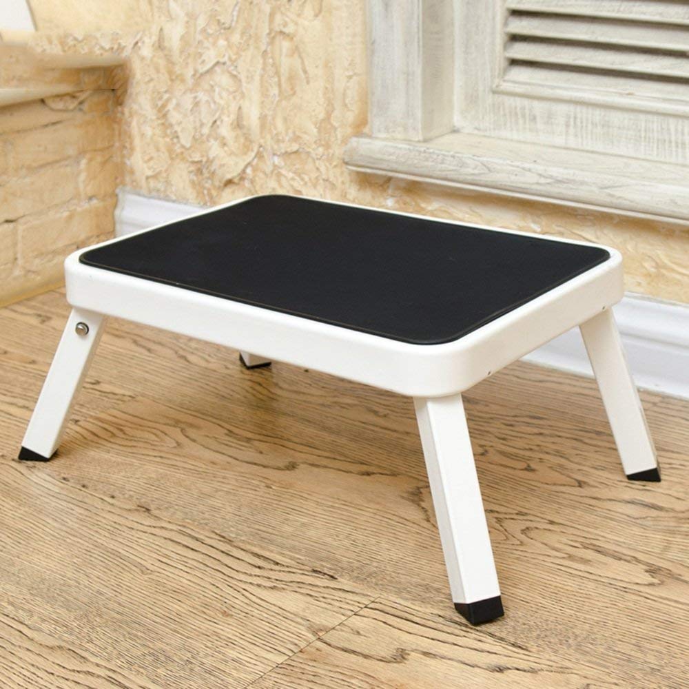 Chaise échelle et escabeau pliant : accédez aux étagères sans effort