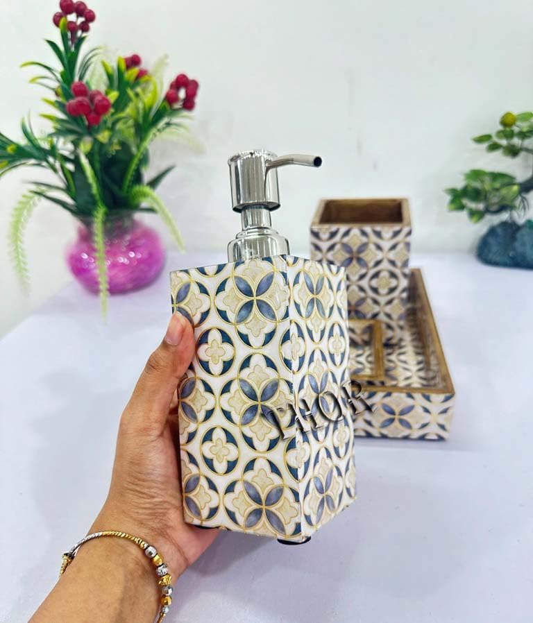 Stylish Luxury Bathroom Set Decorative Soap Dispenser Soap Dish Vanity Tray Bathroom Accessory Set 4 Pieces