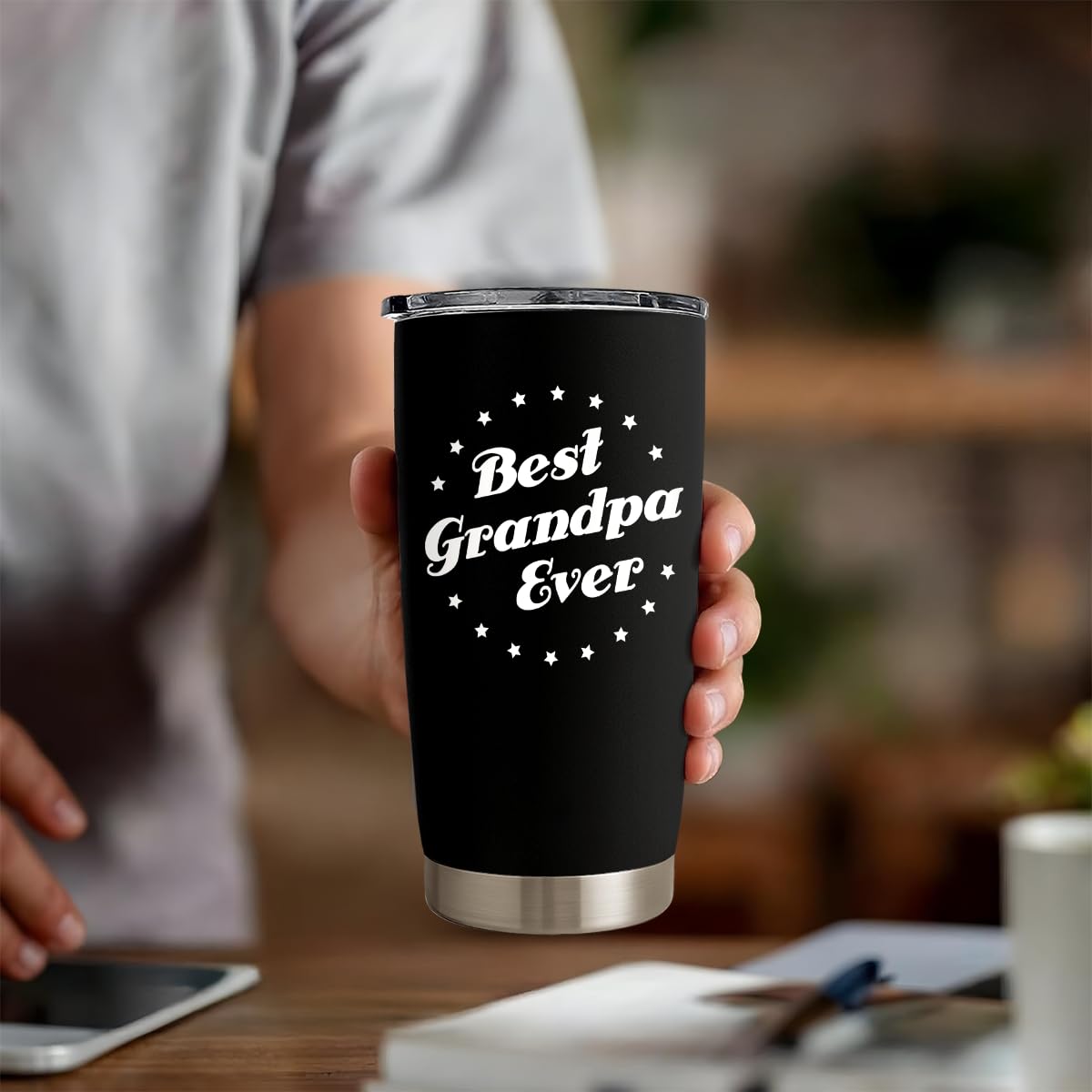 SANDJEST Geschenkset für Vater, Mutter, Opa, Oma – 590 ml isolierte Reisebecher – tolles Weihnachtsgeschenk, Vatertag, Muttertag, Geburtstag, Weihnachten (schwarz – Opa)