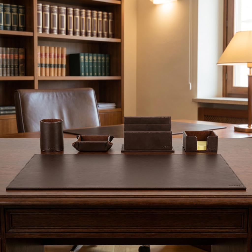 DiKasa Set da Ufficio in Cuoio Testa di Moro 5 Pezzi, Sottomano Scrivania con Porta Penne Porta Lettere Porta Oggetti e Porta Post-it, Kit Accessori Elegante per Studio e Ufficio