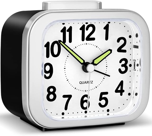 Pilmoux Alarm Clocks Bedside Battery Powered Analogue Alarm Clock No Tick Desk Clock Simple Alarms Clocks Silent Desk Clock with Loud Alarm Light Large Number Luminous Clocks for Heavy Sleeper Bedroom