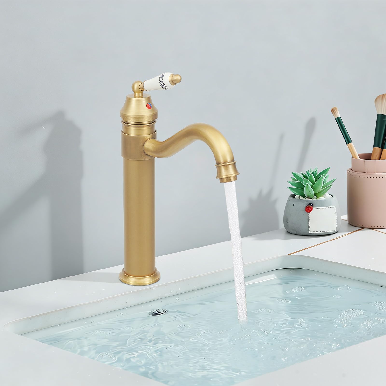 Grifo para lavabo (latón antiguo, un solo orificio, giratorio 360°, para cuarto de baño) | Cartucho de cerámica, denso, duradero, inoxidable, no destiñe, ahorra agua, frío y caliente, listo para montar