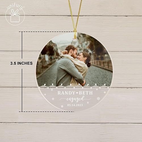 Miniatura 5 de Unifury Adorno de Navidad de compromiso acrílico personalizado 2024 – Regalo perfecto para parejas, adornos de Navidad, compromiso, primer adorno de