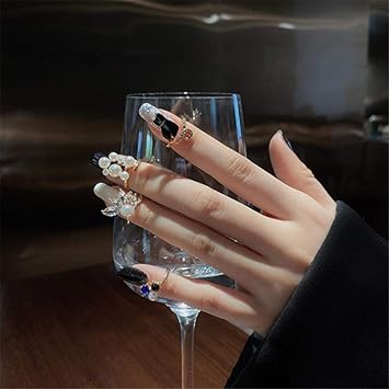 Amazon 3女性の指輪リングラインストーンクリスタルネイルカバーリングネイルアートチャームクラウンフィンガーデコレーションナックルリングプレゼントとして Lopp スポーツ アウトドア