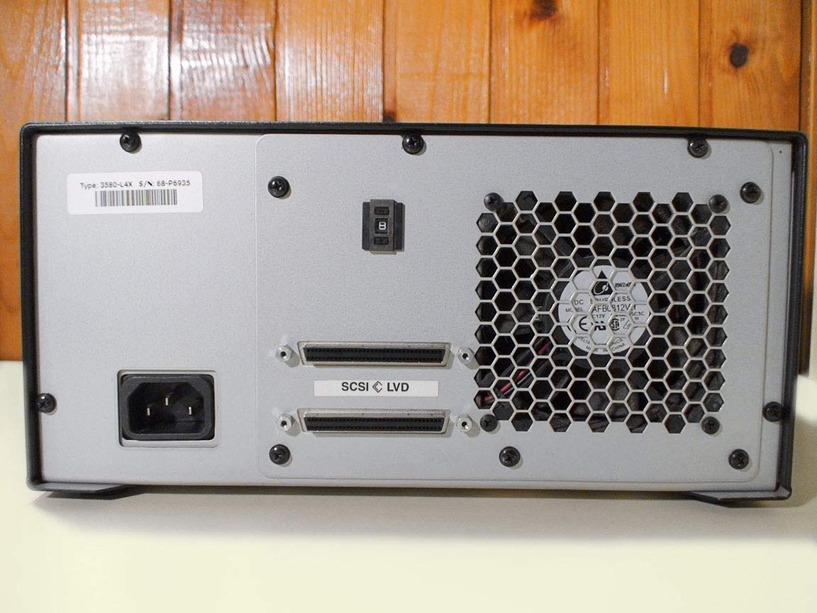 TANDBERG DATA 400/800GB LTO3 LVD Hh Ext Tape Drive Kitted