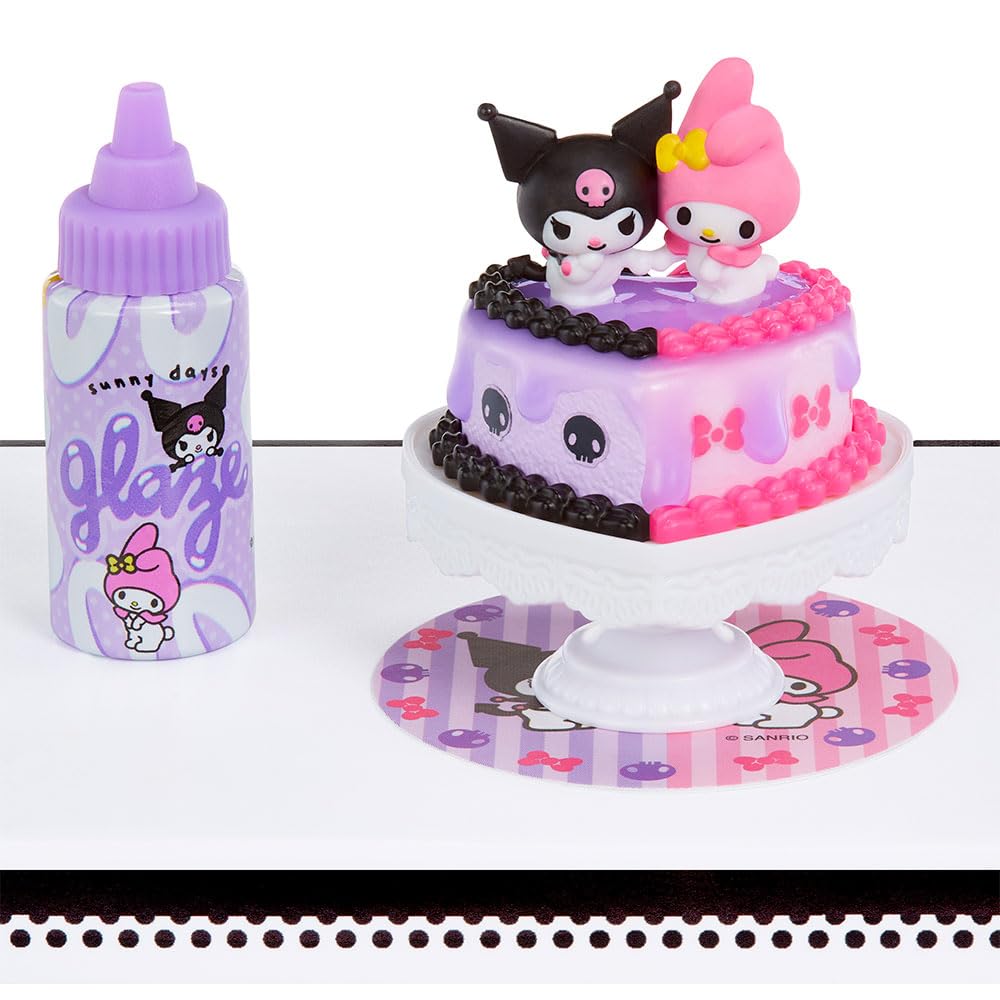 MGA’s Miniverse Make It Mini Hello Kitty and Friends Series 2 – 1 Zestaw DIY z Motywem Sanrio w Opakowaniu-Niespodziance, Do Zebrania 12 Zestawów, Dla Dzieci od 8 lat i Kolekcjonerów, NIEJADALNE