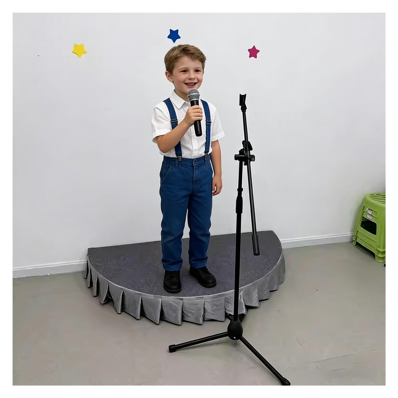 Piattaforma portatile con superficie antiscivolo e battiscopa staccabile per spettacoli scolastici ed eventi musicali