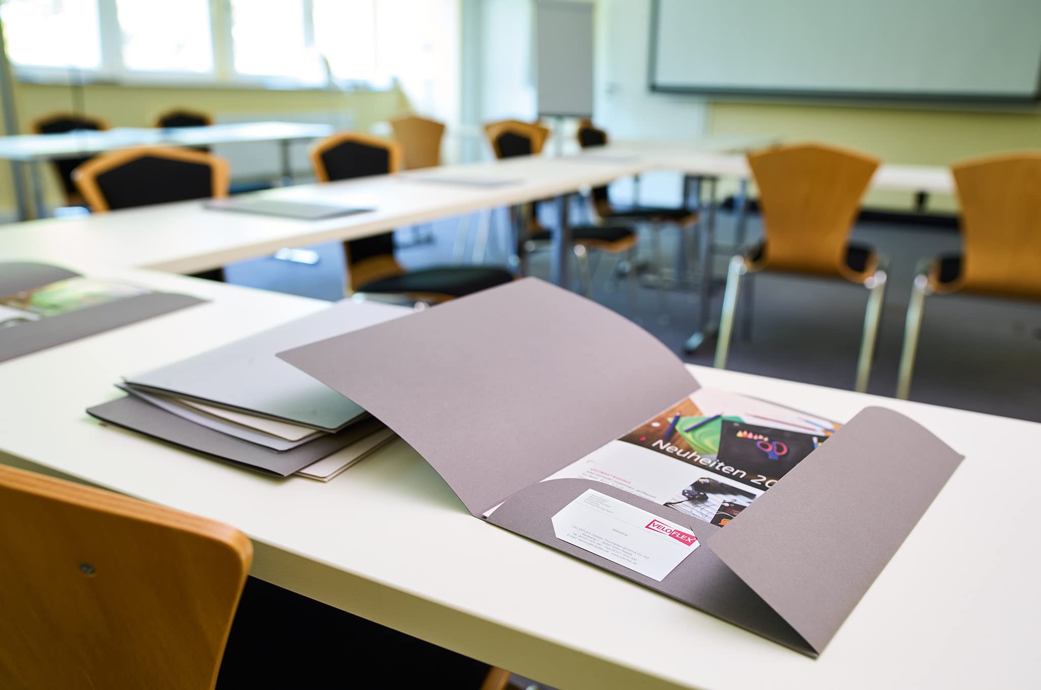 VELOFLEX Grey Elegance 4441781 Document Folder Set of 3 DIN A4 240 g/m² Suitable for Approximately 10 Sheets - Image 2