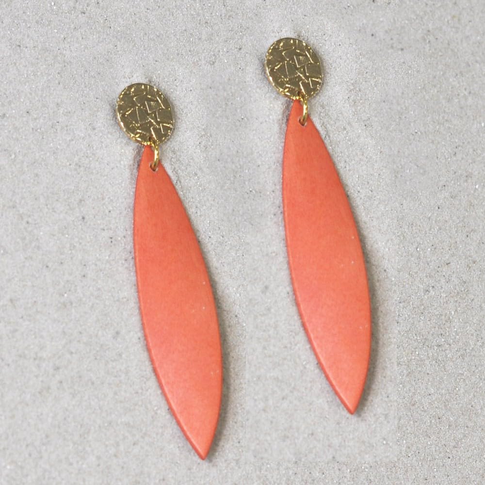 LES POULETTES BIJOUX - Pendientes Clavos de Metal Dorado y Pétalo Largo de Madera