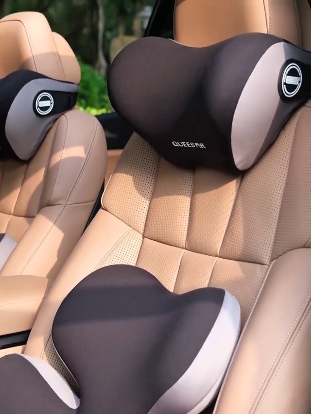 本革でかなりしっかりしてます。クッション性は抜群です。 Amazon｜【インフルエンサー推奨】ヘッドレスト 車 ネックパッド