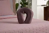 Travesseiro De Pescoço Para Viagens Feito Em Tecido Suede Com Zíper e Enchimento 100% Fibra Siliconada, Confortável, Extra Macio e Durável (Rose)
