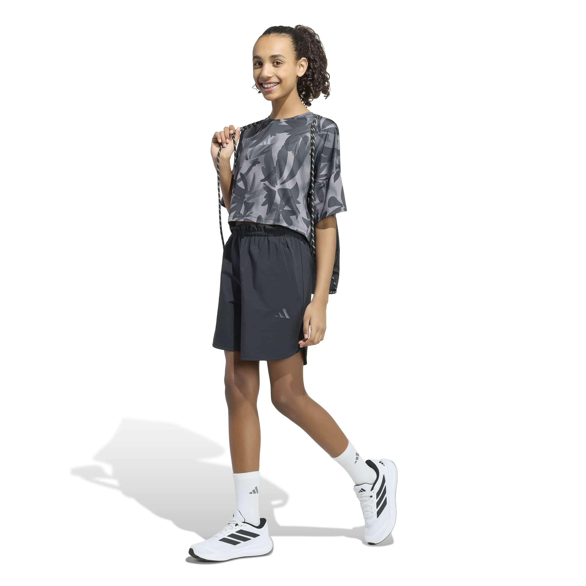 adidas Sport Icons Allover Printed Cropped T-Shirt Fille (Lot de 1)