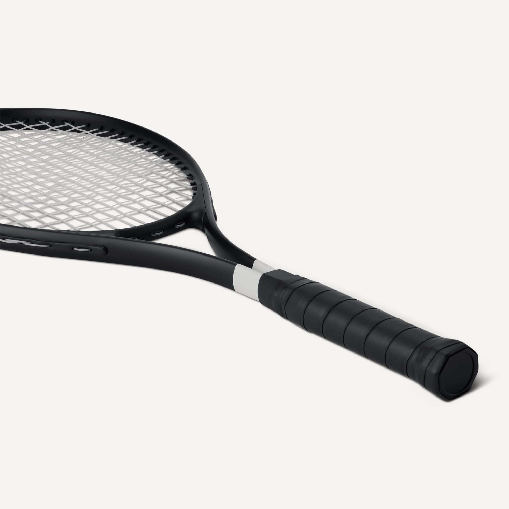Amazon Basics Tennis Racket Set with 2 Adult 68.5cm Rackets, 3 Balls, and 2 Overgrips, Black - 4