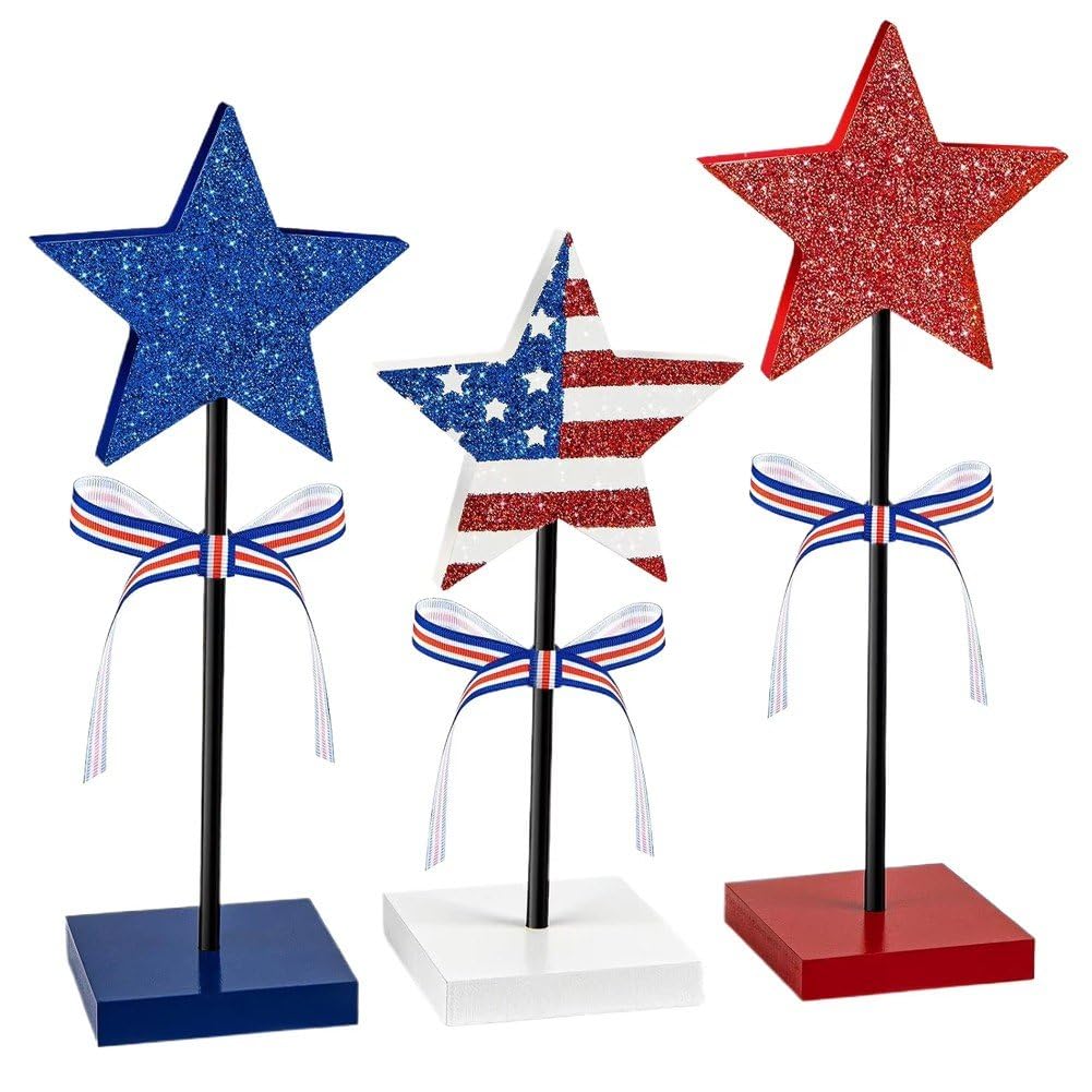 Étoiles en bois du 4 Juillet rouge pour embellir une table terne lors de la fête nationale