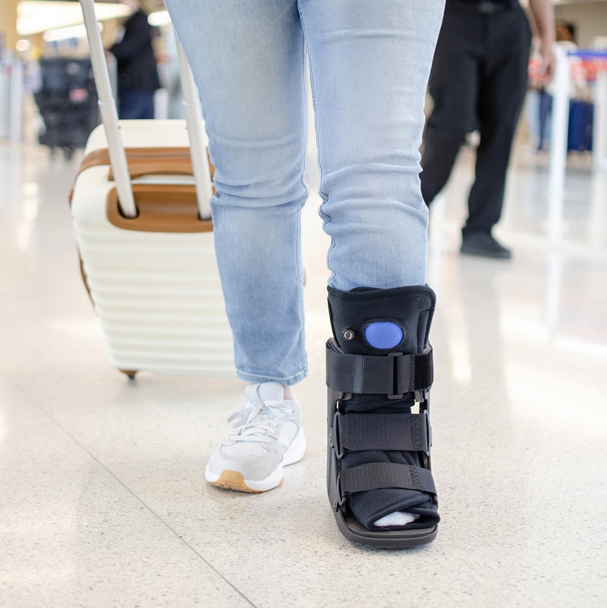 United Ortho USA14115 Short Air Cam Walker Fracture Boot, Medium, Black