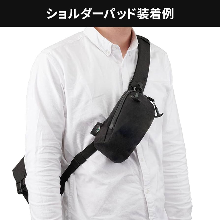 INTRECCIATO トラベルポシェット Bottega Veneta® Men's Intrecciato Travel Pouch in Black