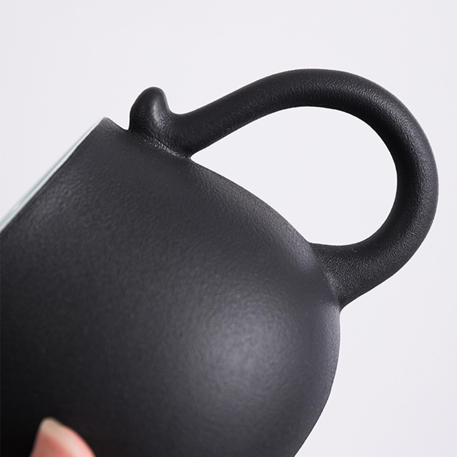 Tasse à thé en céramique avec infuseur et couvercle, 400 ml, motif chat porte-bonheur pour infusion de feuilles mobiles, convient pour la maison et le bureau (noir)