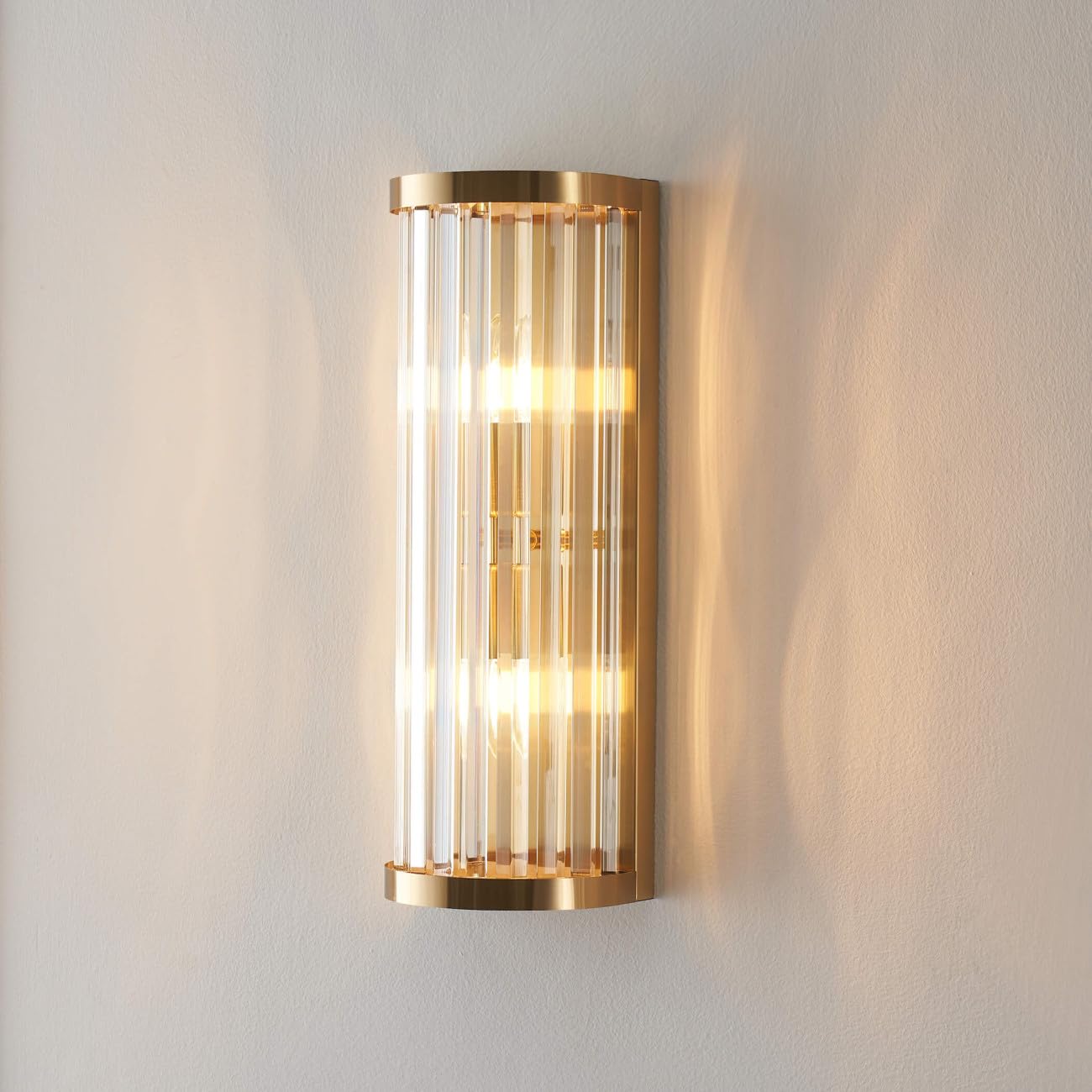 KOSILUM - Lampada da parete semicilindrica con nappine trasparenti – Andria – Luce bianca calda illuminazione soggiorno camera da letto cucina corridoio – 2 x max 25 W – E14 – IP20