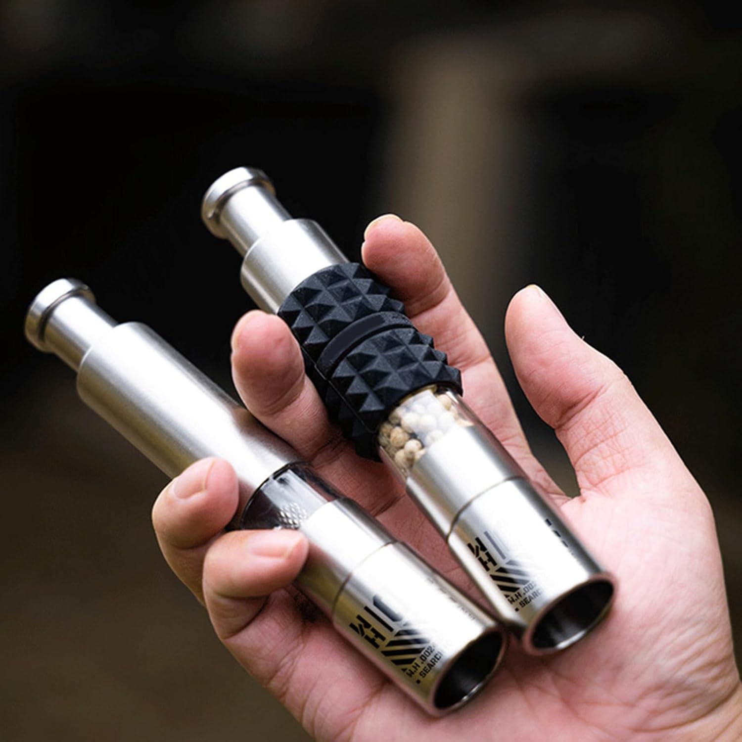 Stainless Steels Salts and Peppers Grinder Practical Thumb Push Button Grinder for Single Hand Operate Enduring Stainless Steels Manual Mill