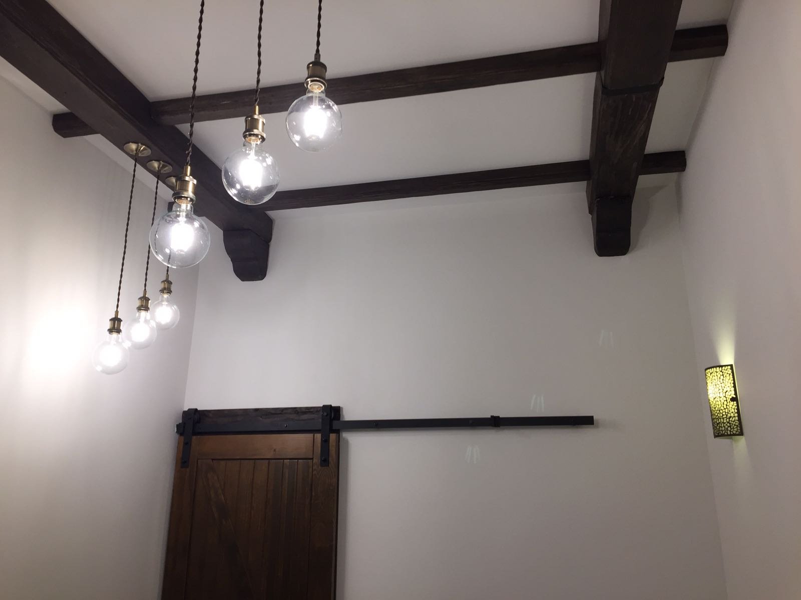 10 Viga Rustica Decorativa de Poliuretano Largo 260 Ancho 20 Alto 14 Nogal Oscuro. SE Puede MODIFICAR LA CANTIDAD.