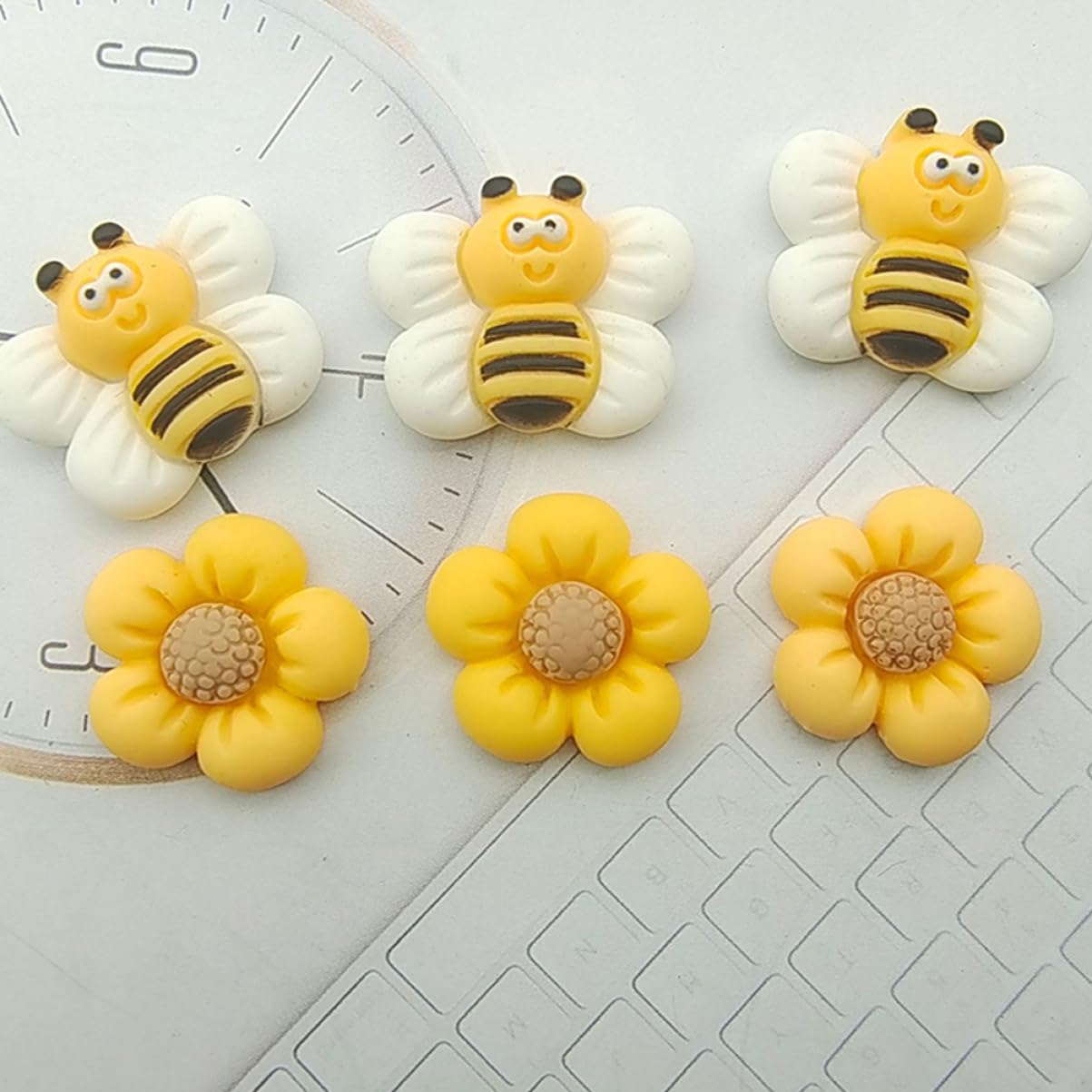 100stücke Bienenförmige Pinnadeln Vielseitige Reißnägel Für Pinnwände Kartenmarkierungen Und Foto-Dekoration Handfreundlich Und Sicher Der Anwendung Für Büro Und Zuhause