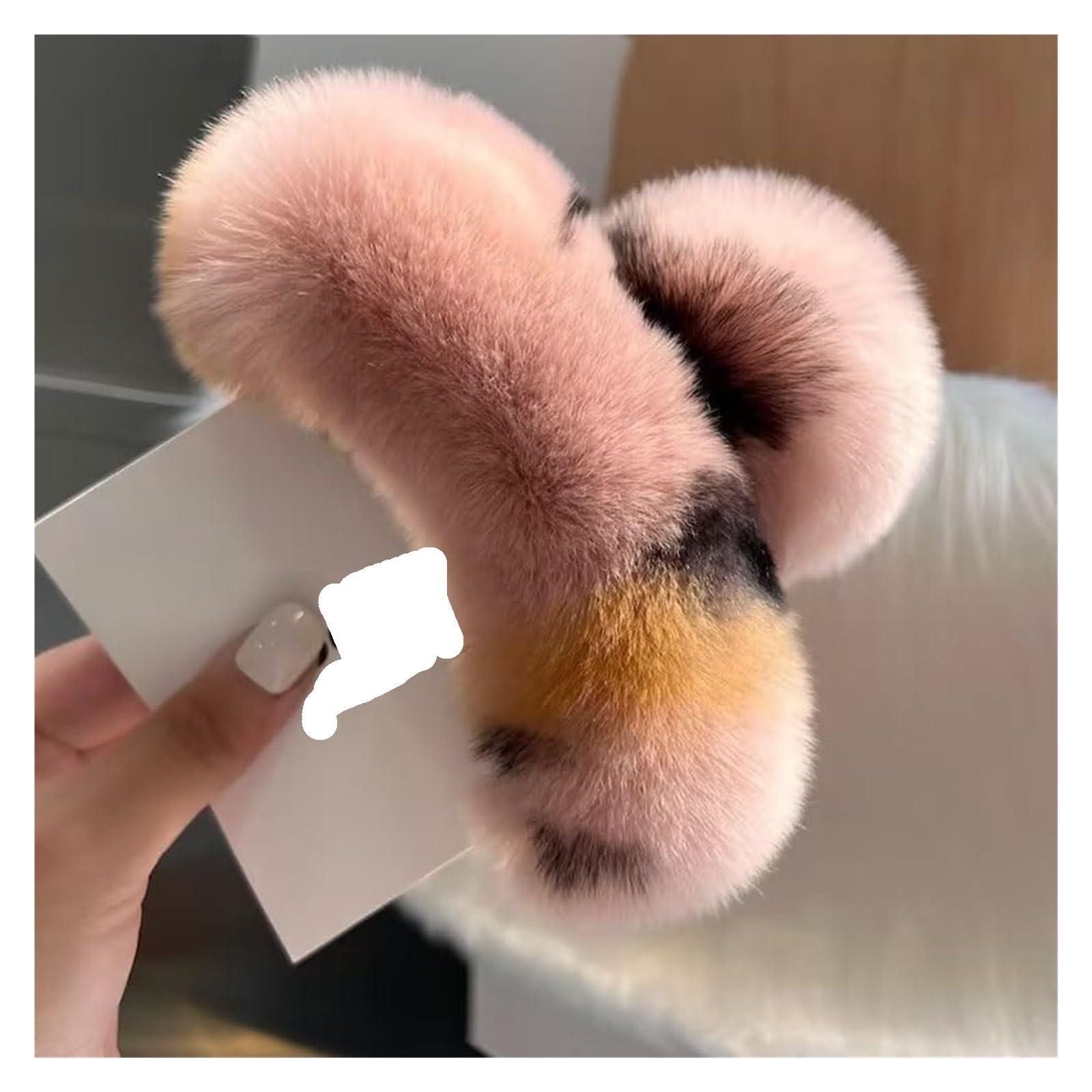 Pince à cheveux moelleuse pour chignon rapide lors de votre routine beauté