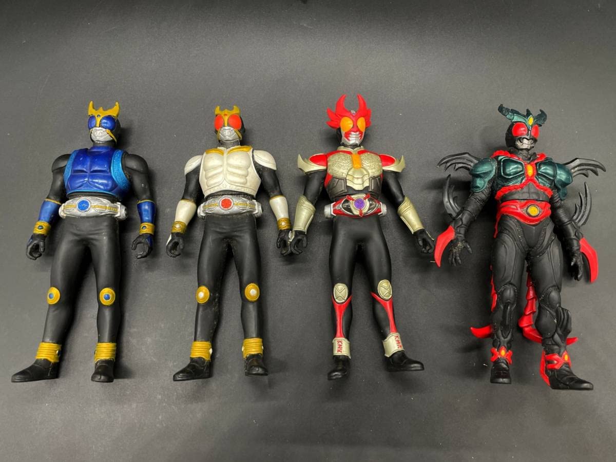 Amazon.co.jp: 仮面ライダーソフビフィギュア クウガ・アギト・ギルス  