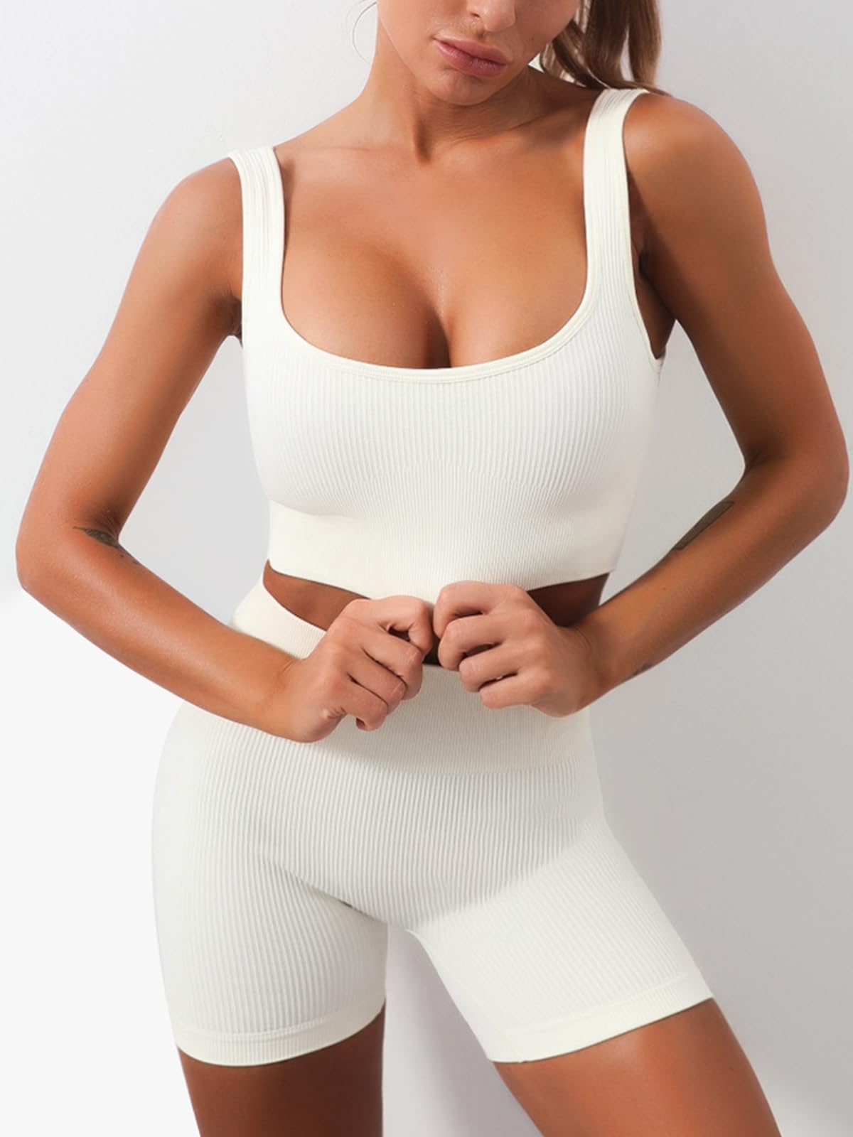 SHEKINI Ensemble de sport 2 pièces pour femme - Sans couture - Côtelé - Short taille haute - Legging avec soutien-gorge de sport - Ensemble complet pour la course à pied, le jogging, la gym, le yoga