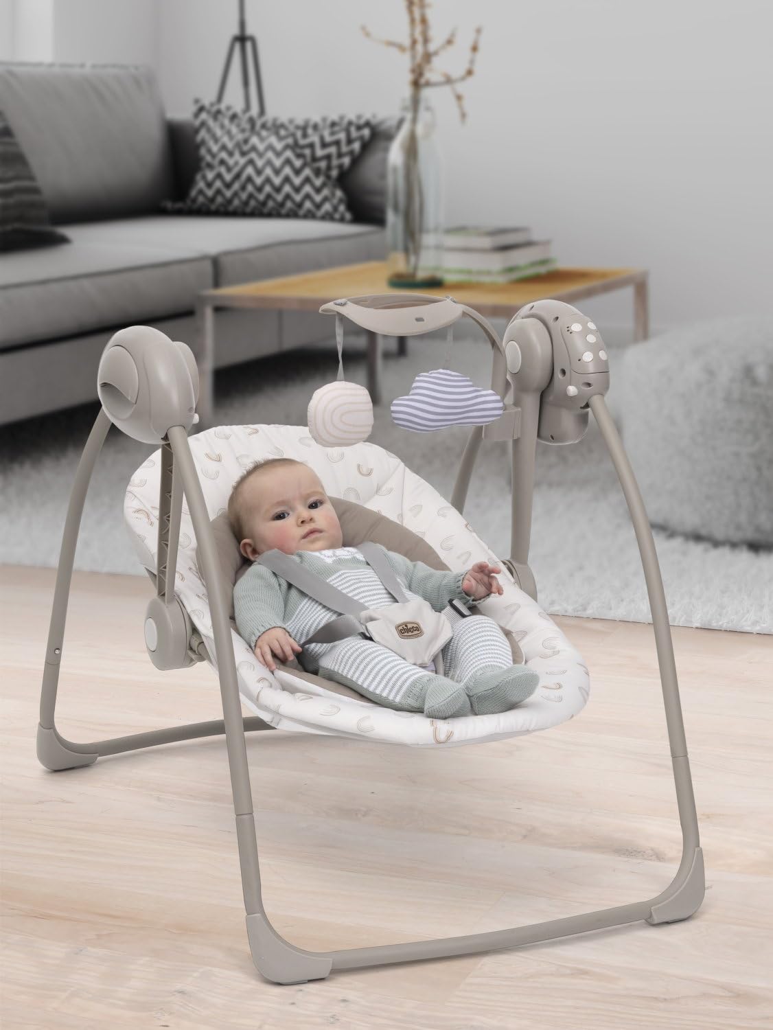 Chicco Swing&Play Altalena Elettrica Neonato 0 Mesi+ (fino a 9 Kg), 5 Velocità Dondolio, Melodie Rilassanti, Pieghevole, Compatta e Salvaspazio, Schienale 2 Posizioni, 0 Mesi