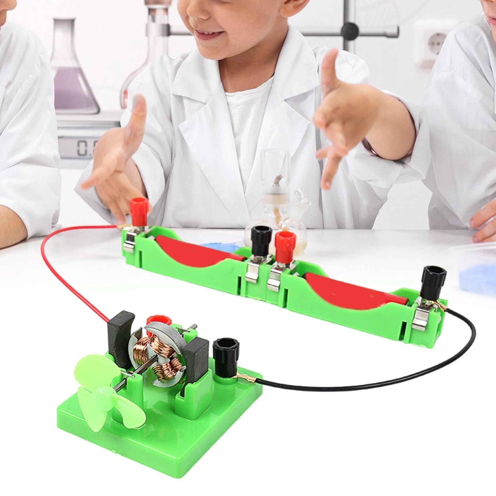 Physik-Experimentiermotor mit abnehmbarem Lüfter. Elektromagnetische Experimentierkomponenten für den Physikunterricht zur Demonstration