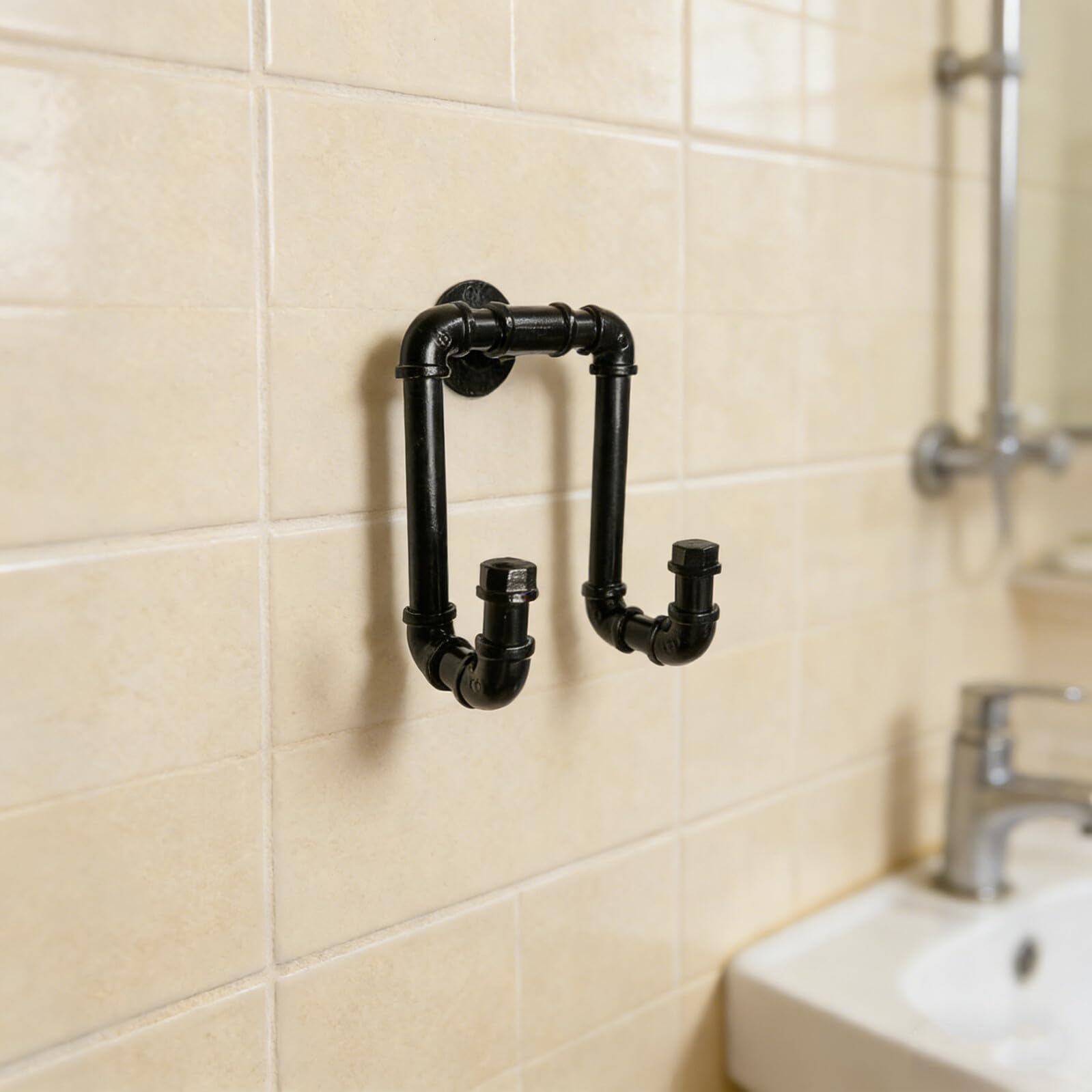 Gatuida Gancho Doble de Hierro Negro Industrial para Toallas y Ropa, Perchero de Tubo Metálico Vintage Resistente para Baño y Entrada, Soporte de Carga Pesada y Montaje en Pared