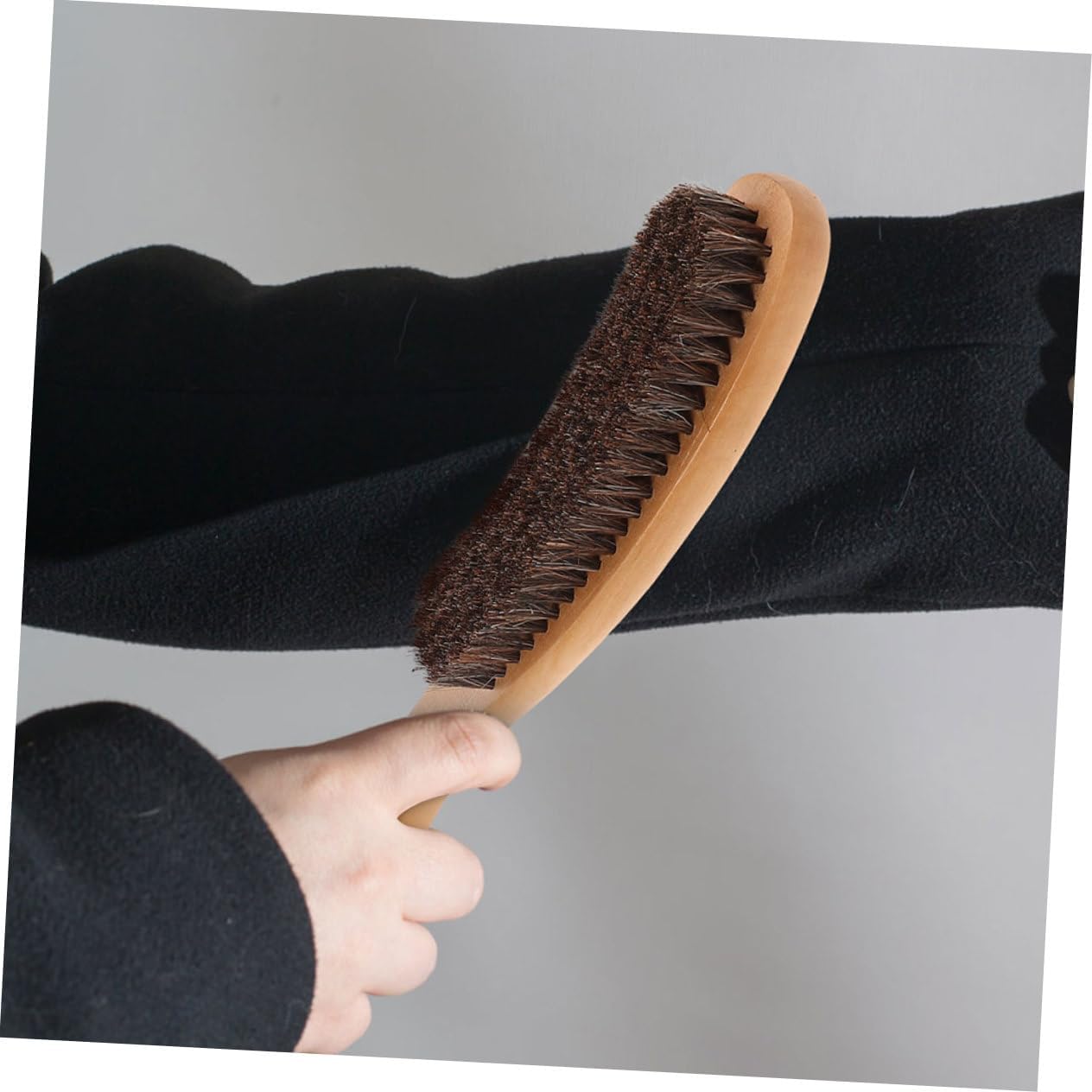 2pcs Clothes Dust Brush Portable Soft Cleaning Brushes for Dust Removal Garments and Accessories Gentle Delicate Fabrics Ergonomic Design for Comfortable Use