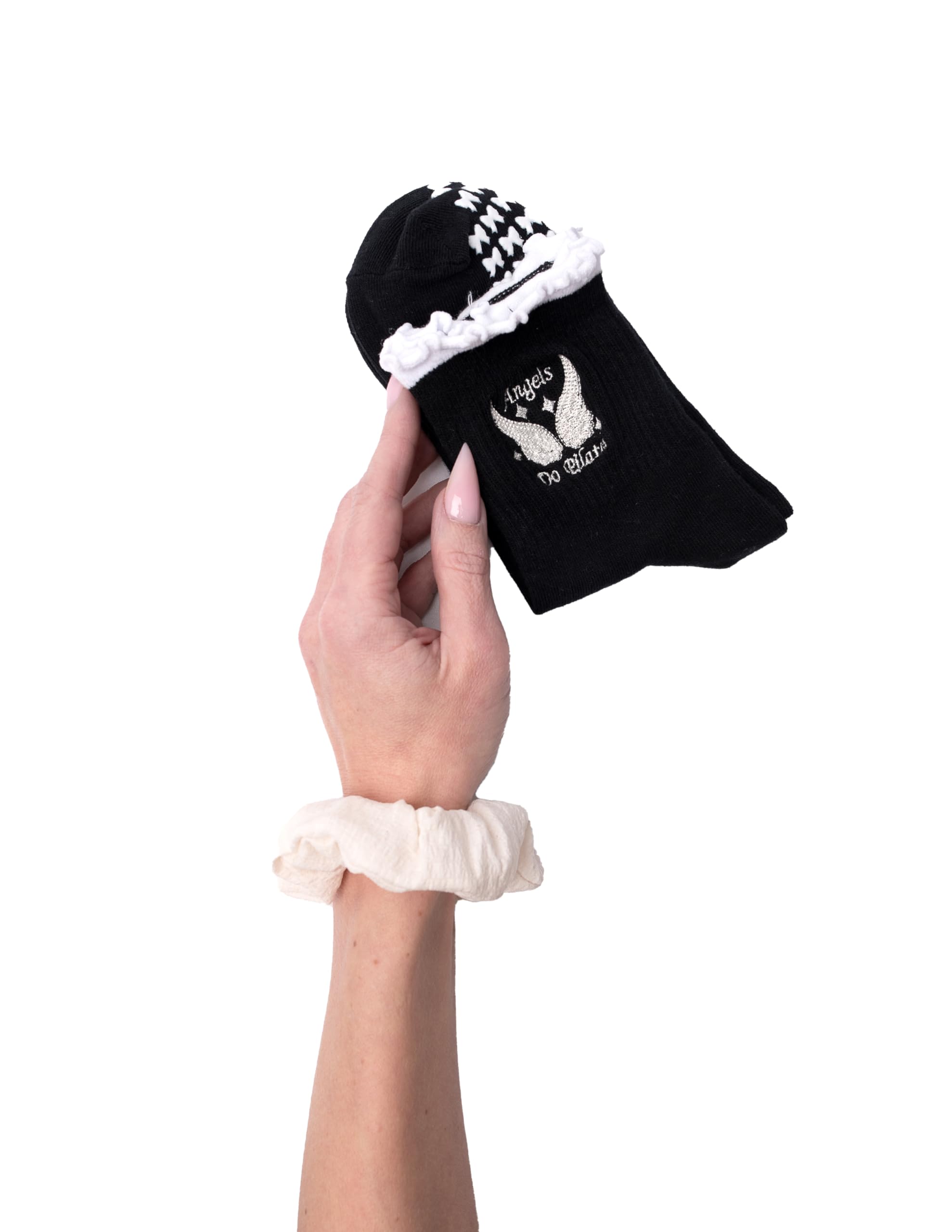 Women's Angels Do Pilates Le Grip Non-Slip Grip Socks With Scrunchie, Black And White, Grippy Design For Yoga, Reformer, Pilates, Ballet And Barre Workouts (Angels Do Pilates)