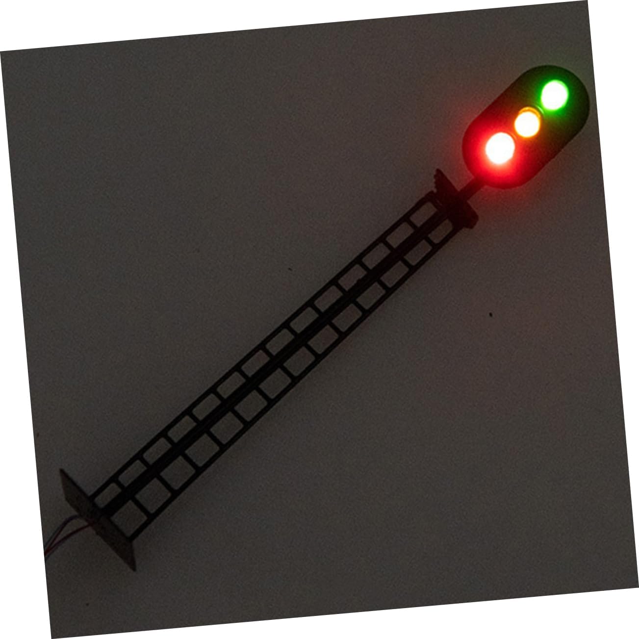 Miniature Railroad Signal Light Model for Train Layout Red and Green Luminous Traffic Lamp DIY Sand Table Accessory for Model Train Enthusiasts Simulation Traffic Light Prop