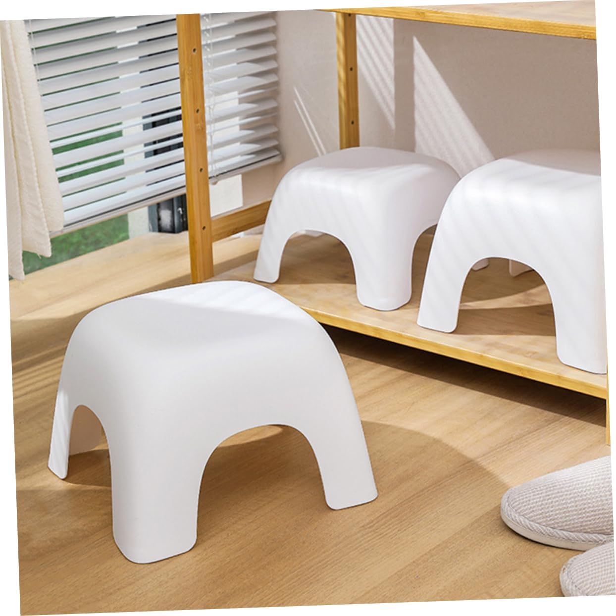 Healifty Non Slip Plastic Footstool with Handle Lightweight Sitting Stool for Bathroom Living Room and Kindergarten Safe Skid Design with Load Bearing Structure