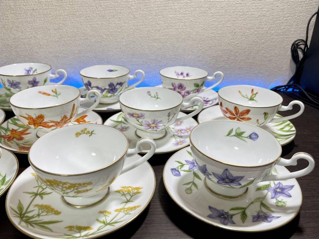 ▲141931*5▲高級陶磁器・万葉の花 金彩 カップ&ソーサー12客　皿12点　ティーポット　ミルクポット　シュガーポット　陶製食器まとめて 万葉の花 カップ ＆ ソーサー スプーン 高級陶器製 - メルカリ