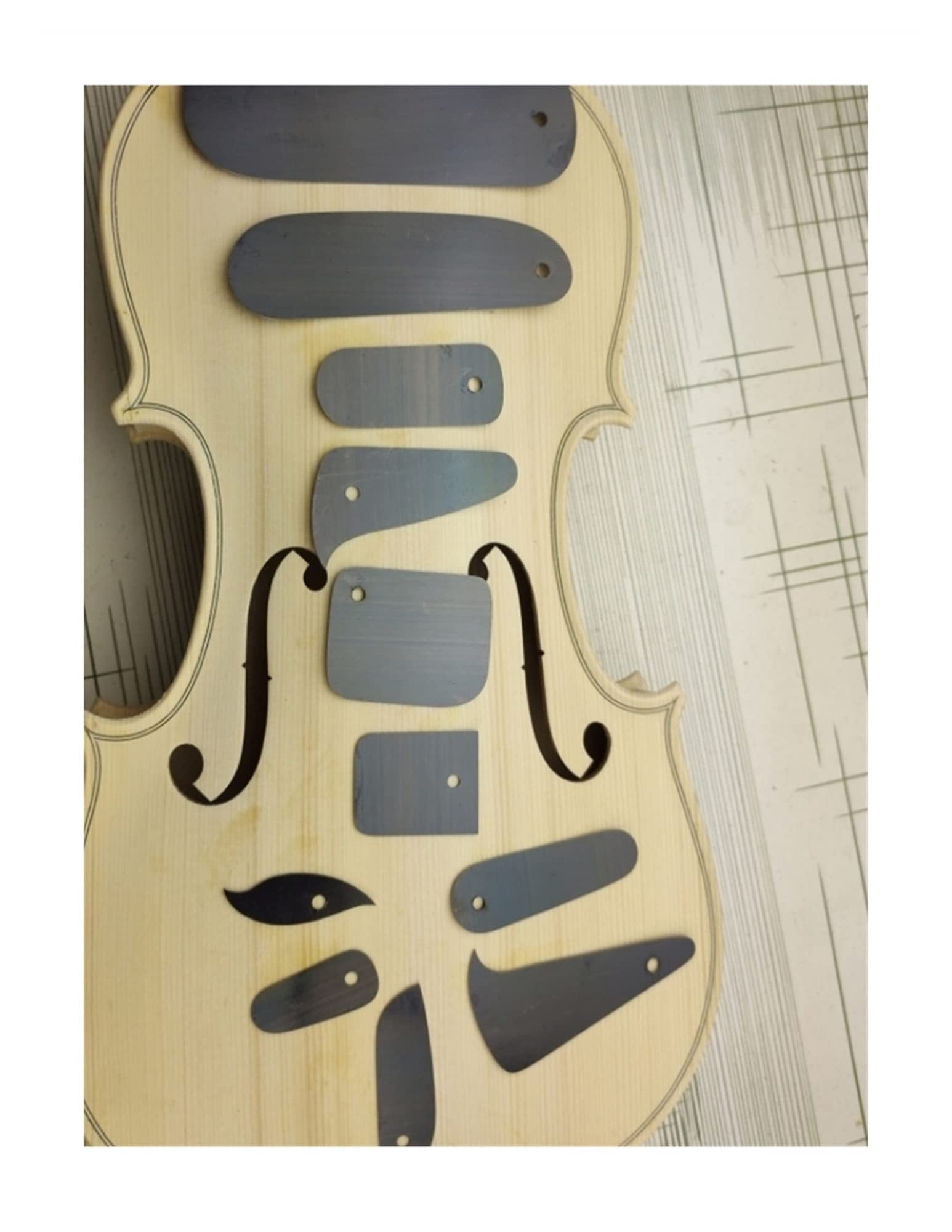Outils lutherie violon pour lisser le bois sans poncer : 11 racloirs de précision