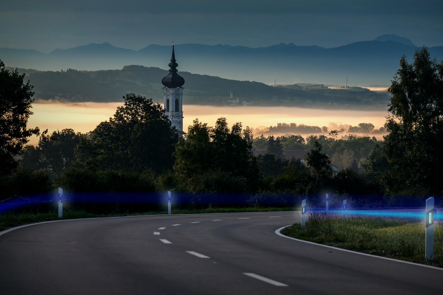Wildwarner blau - Wildwarnreflektoren halbrund mit stark reflektierender Folie von 3M Serie 4095 - zur Reduzierung von Wildunfällen (10x)