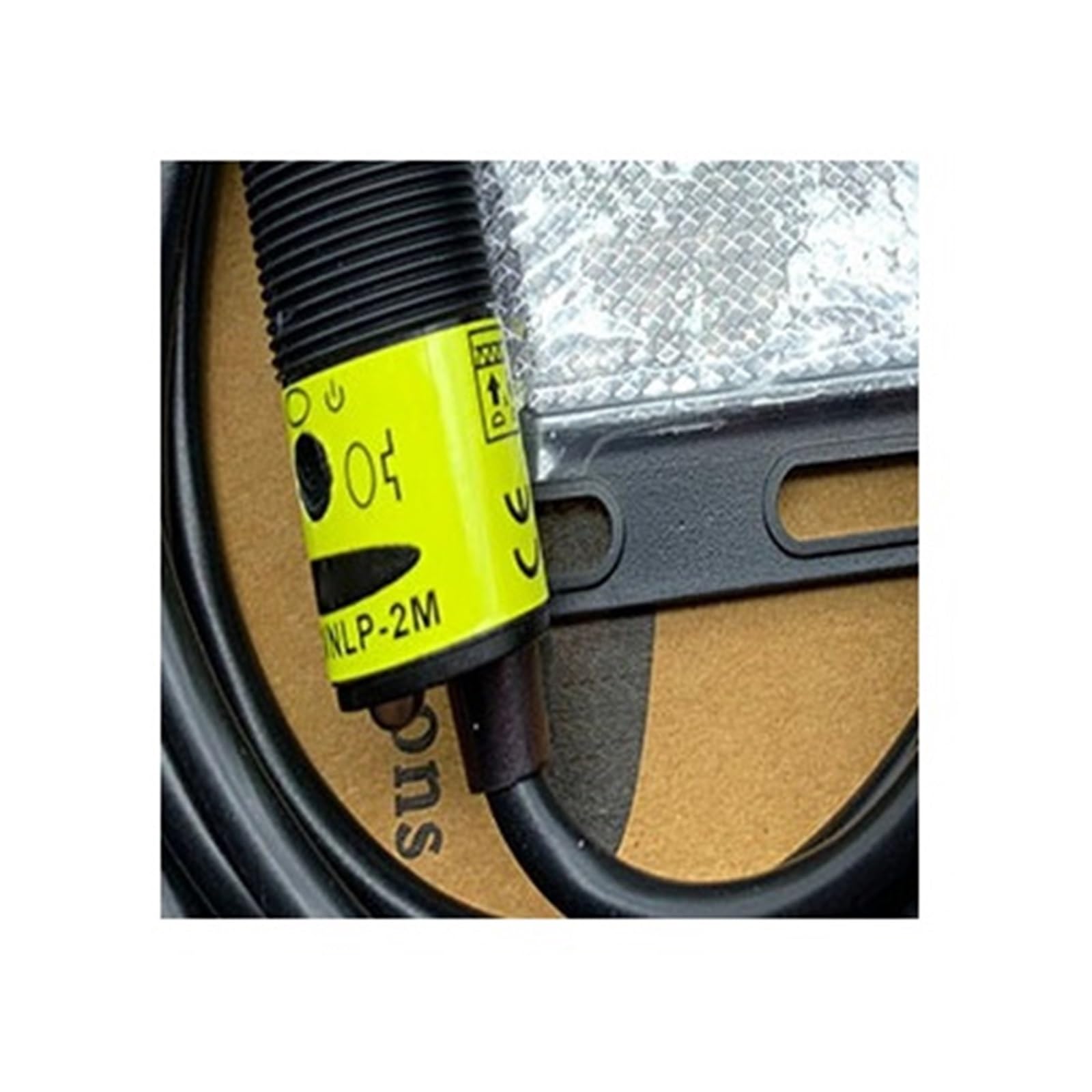 Interruptor de proximidad S18-2VNDS-9M evita fallos de lectura