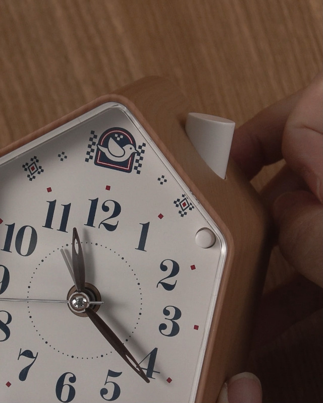 新品未使用　SEIKO CLOCK 　SEIKO　置き時計 木製　目覚まし時計 Amazon.co.jp: セイコークロック 目覚まし時計 置き時計