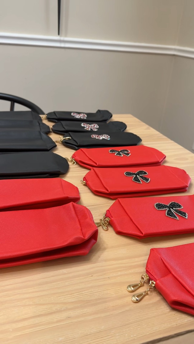 Watch Quince merch makeup bags on Amazon Live