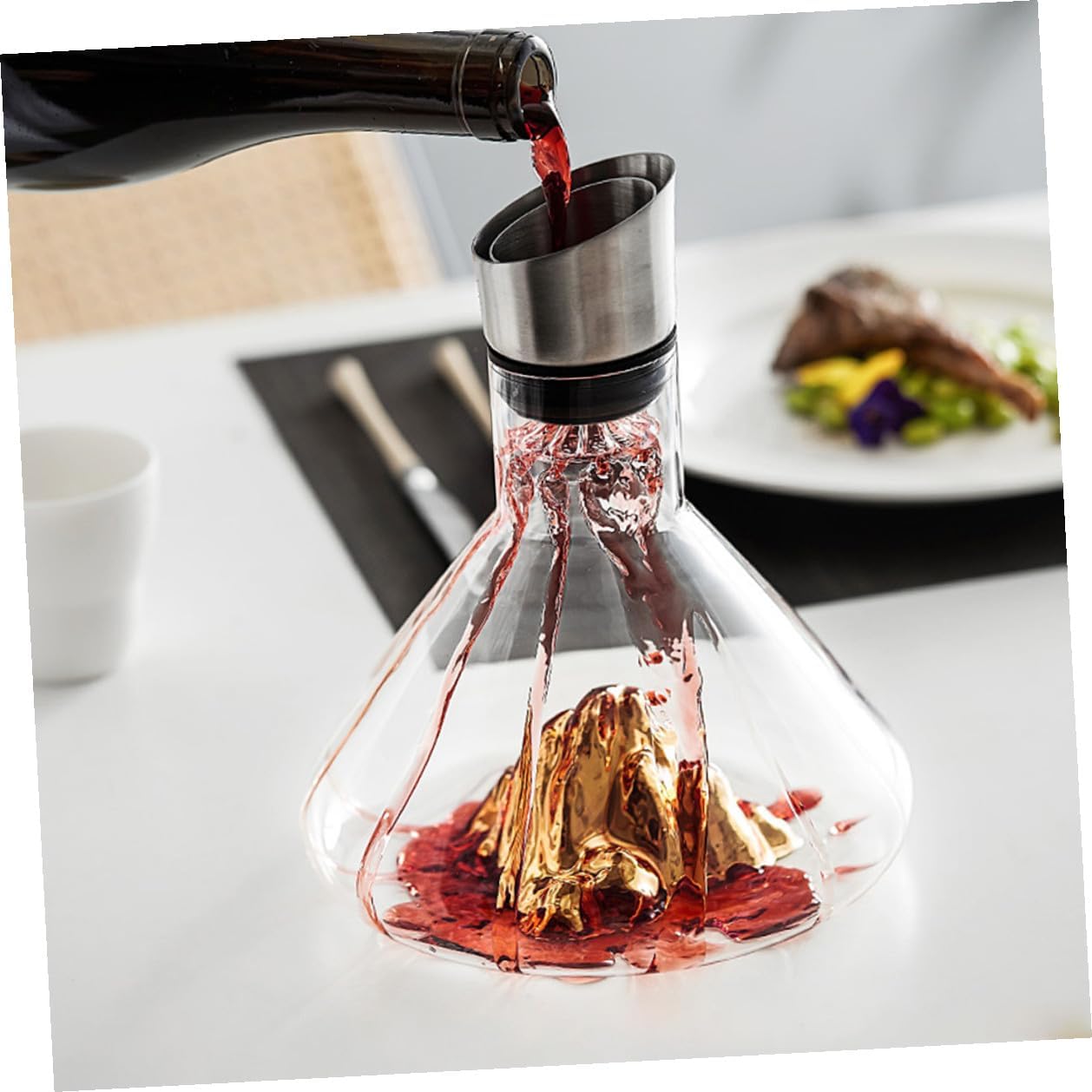 Gold Crystal Wine Decanter 1500ml Handheld Fast Aeration Decanter with Inclined Mouth for Home Dining and Entertaining