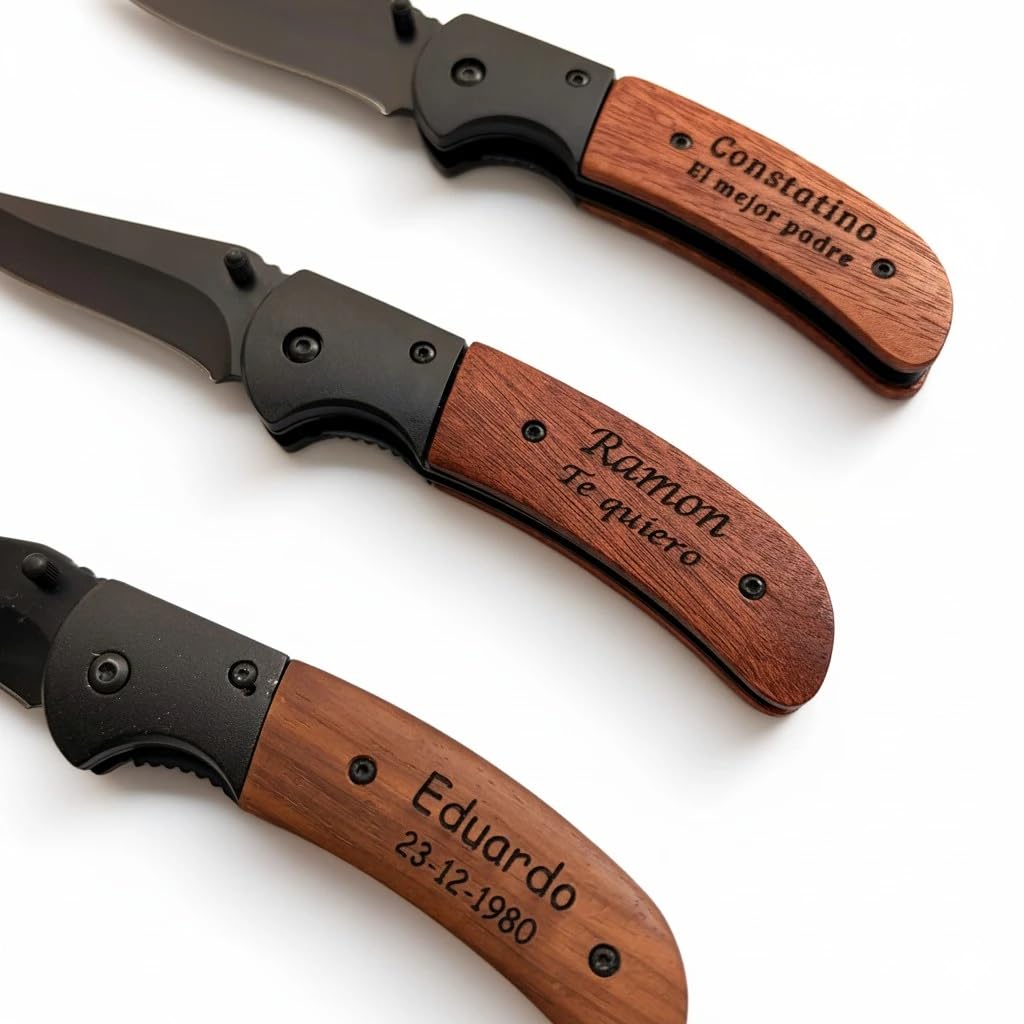 regalo grabado Navaja Personalizada de Acero Negro y Madera con Funda 11 cm | Navaja de bolsillo 11 cm, Grabado láser de texto personalizado, Acero inoxidable negro y cacha de madera, Funda incluida