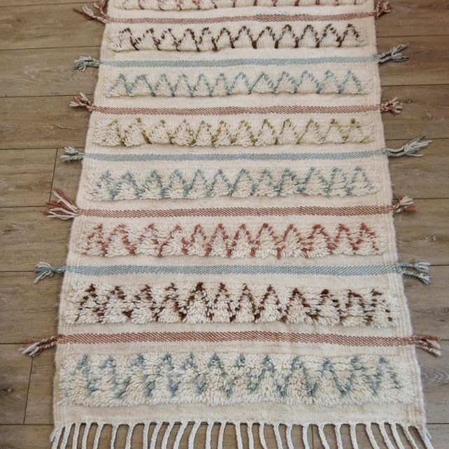 Générique Tifinagh Shop - Tapis Berbère Azilal Multicolore 132 x 83 cm - Authentique Tapis Marocain Fait Main en Laine - Motifs Traditionnels - Pièce Unique