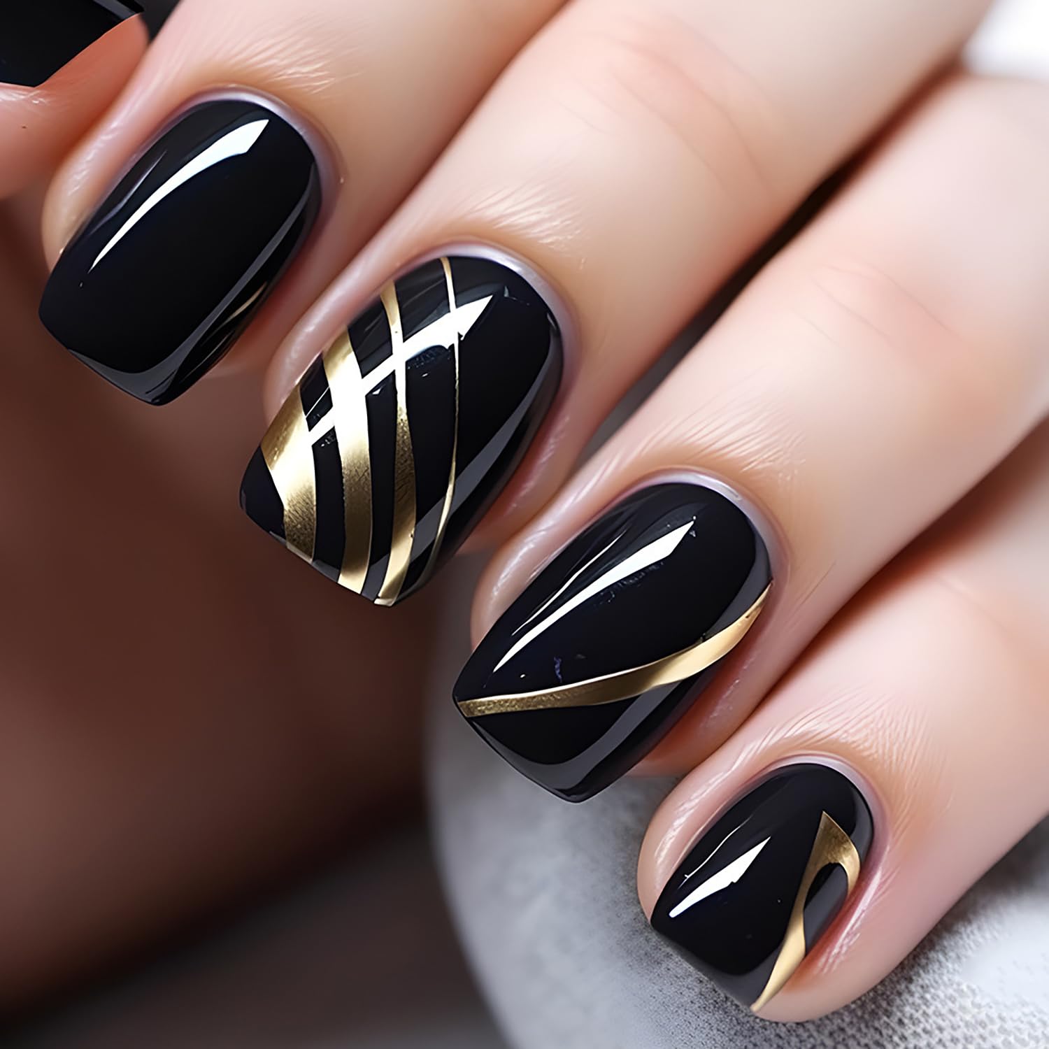 Short Press on Nails Black Square Fake Nails Gold Line Full Cover Acrylic Press ons Glossy Glue on Nails Cute False Nail Short Len