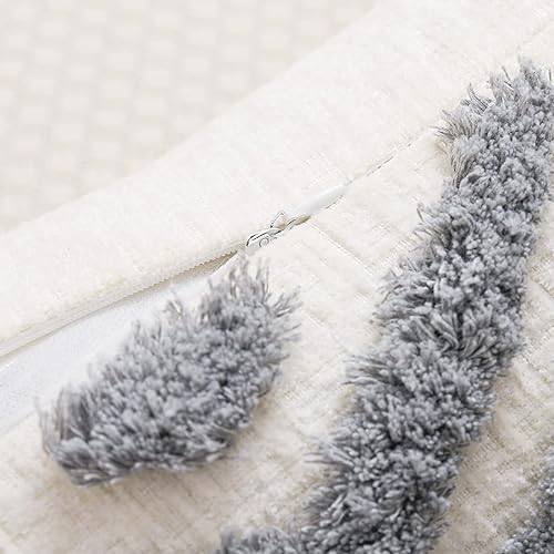Miniatura 5 de PLWORLD Funda de almohada bohemia gris de 20 x 20 pulgadas con borlas, patrón geométrico gris copetudo, decorativa, tela de chenilla crema, funda de