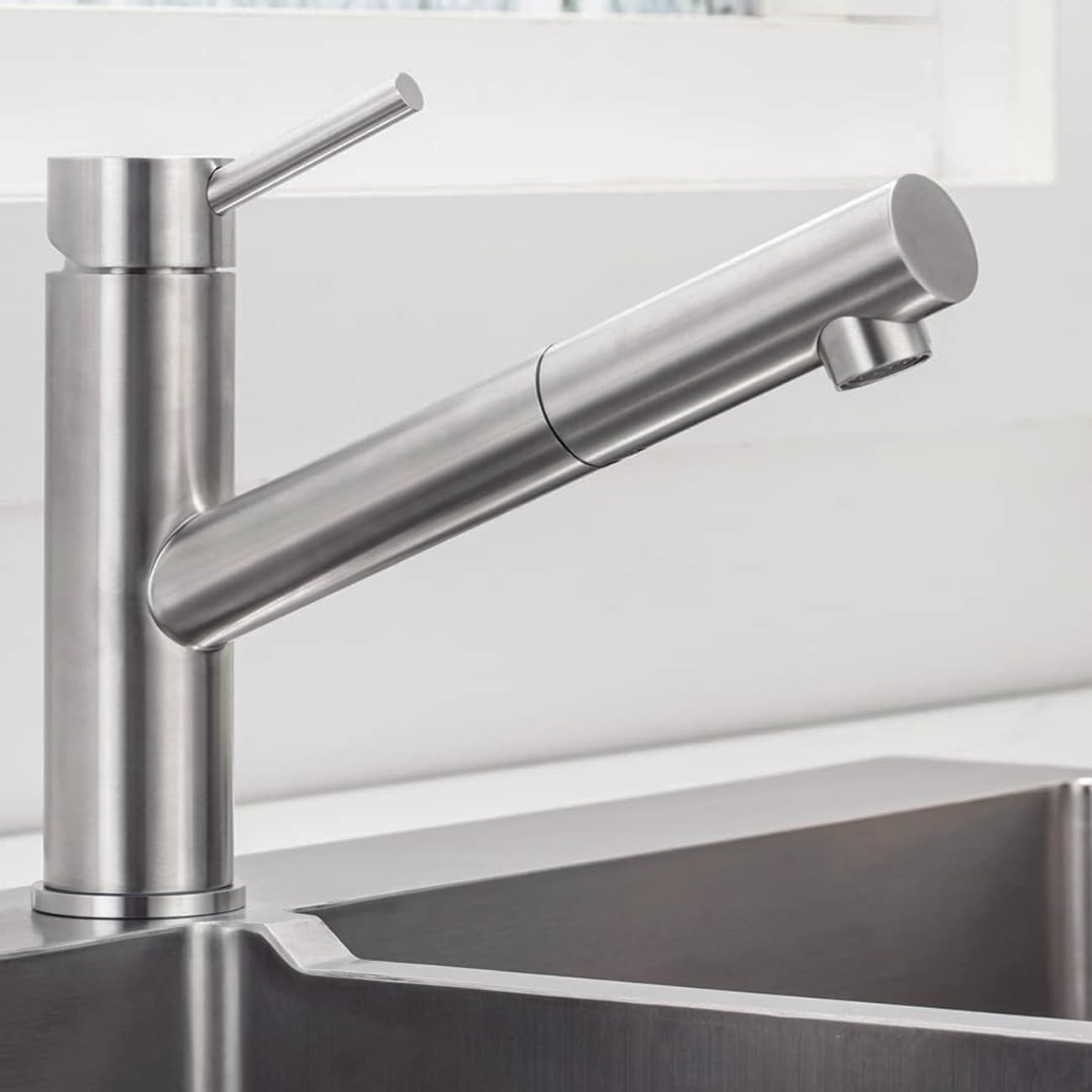 ONECE Wasserhahn Küche ausziehbar Spültischarmatur aus Edelstahl gebürstet | Küchenarmatur mit 150° drehbar | Hochdruck | Abnehmbar Bubbler | Matt