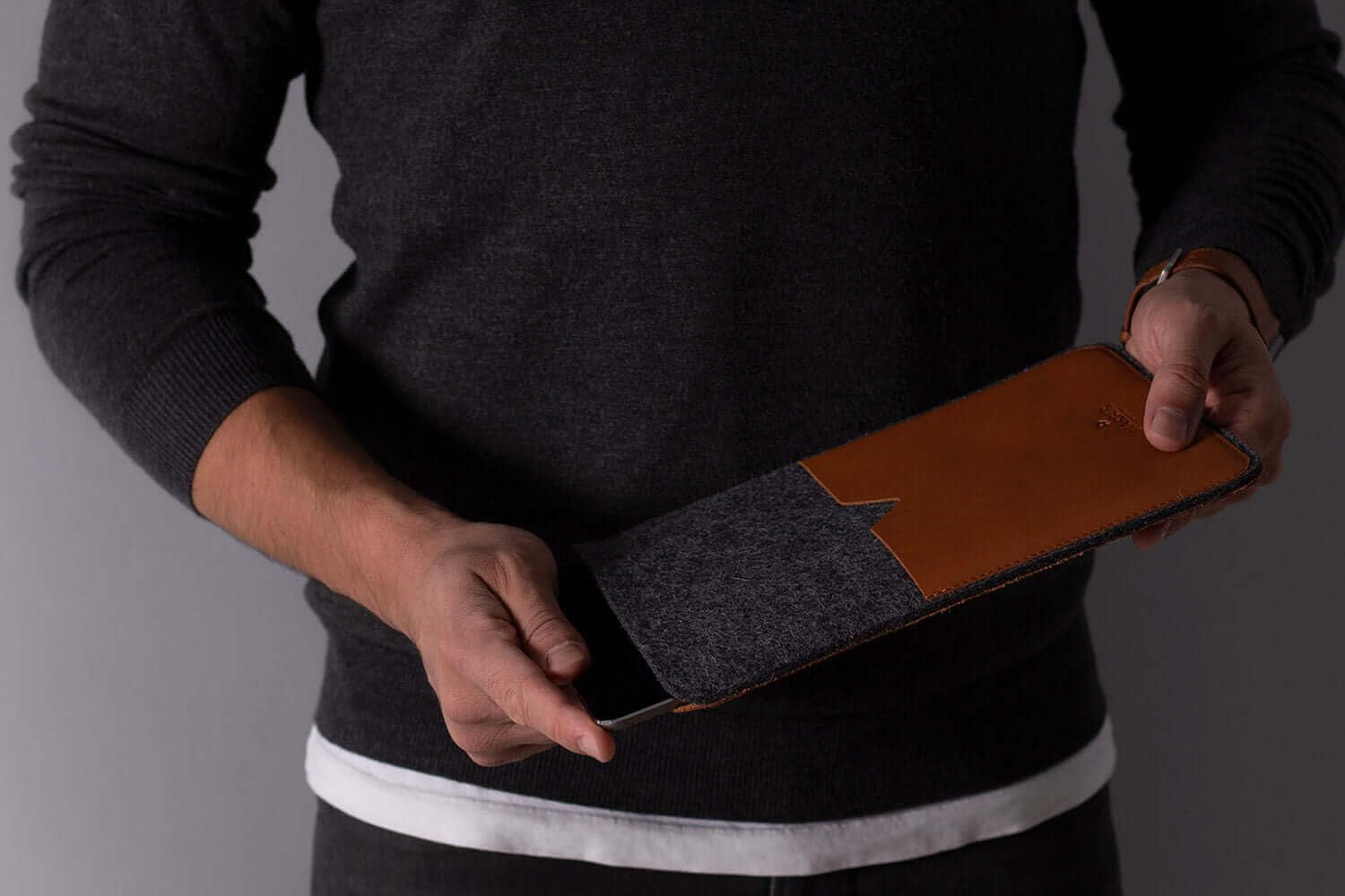Klasyczny – skórzane etui na tablet i czytnik e-booków (Kindle/Kindle Paperwhite (2012/2018), brązowe)