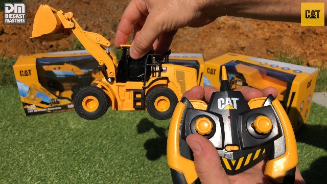 Amazon.com: 1:35 Caterpillar Radio Control 950M Wheel Loader