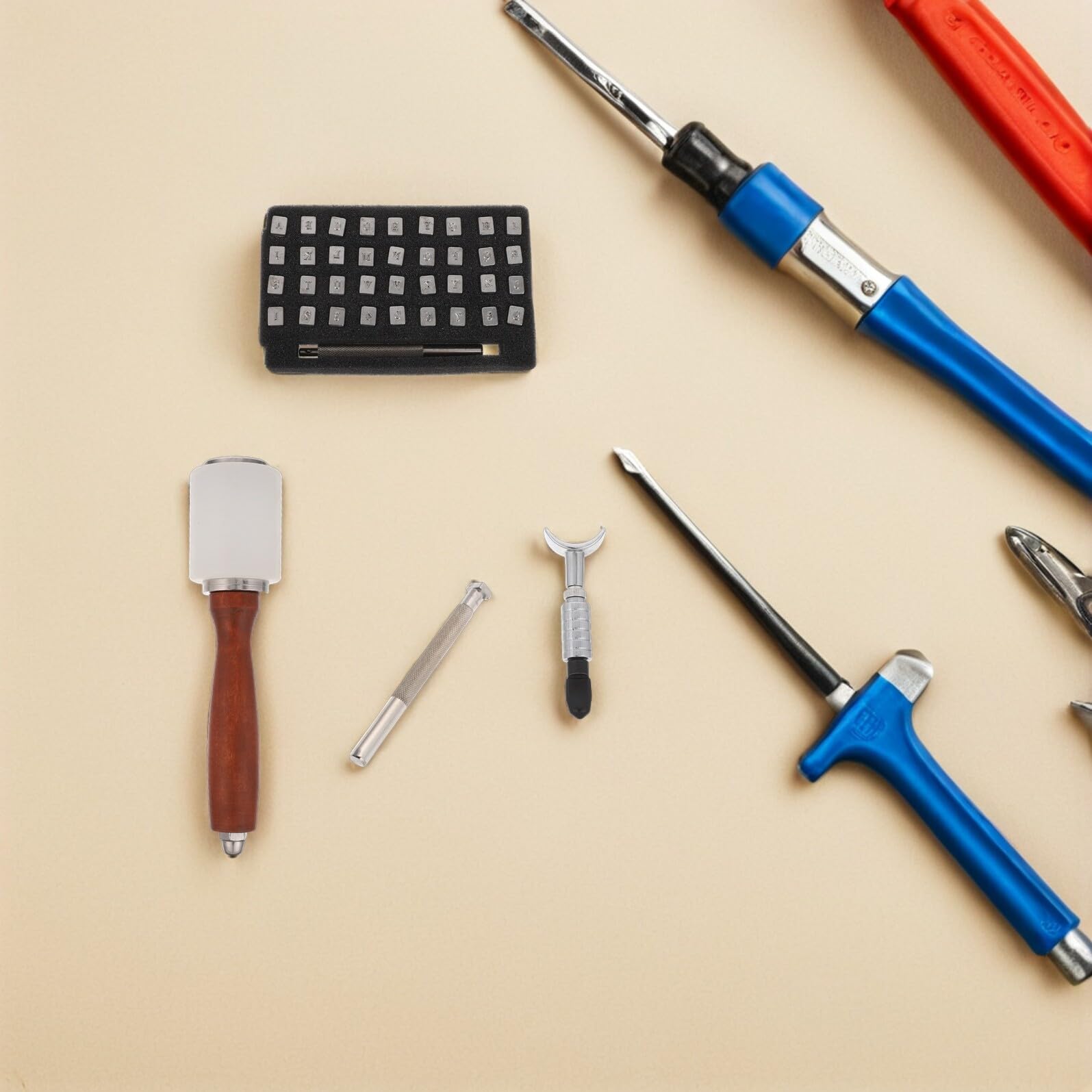 Healifty Juego de Sellos Metálicos para Cuero con Letras y Números Herramienta para Estampar Manualidades DIY Mango Ergonómico y Duradero para Repujado en Marroquinería
